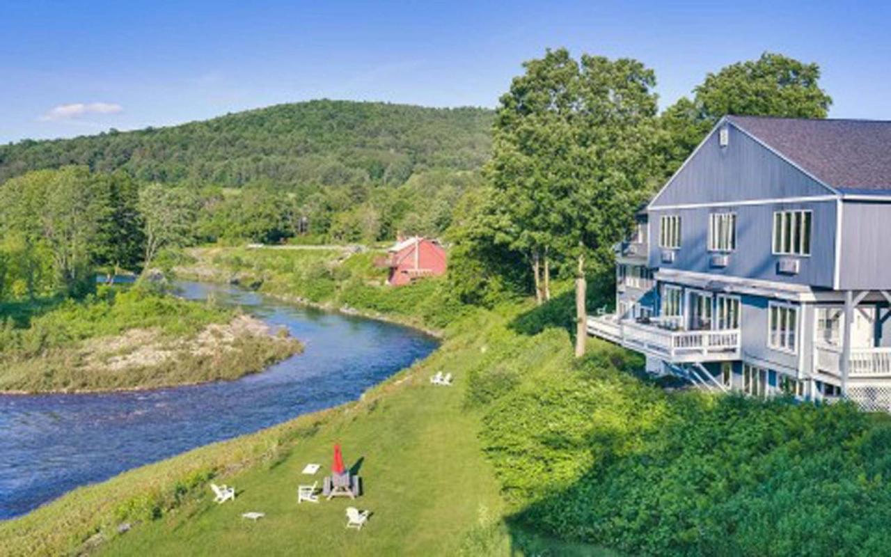 Hotel The Shire 3*