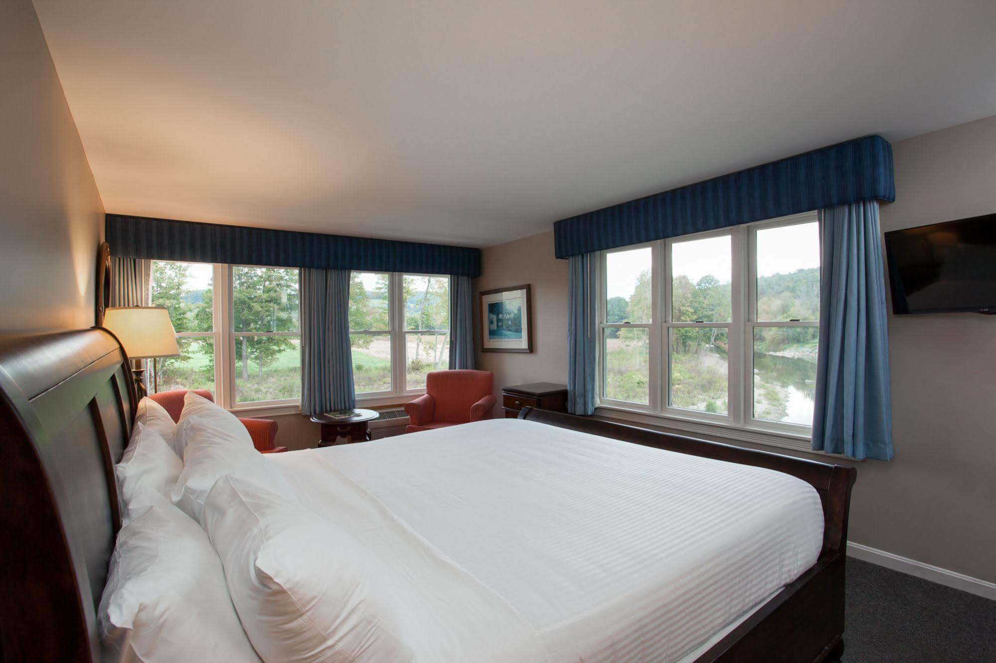 Hotel The Shire 3*